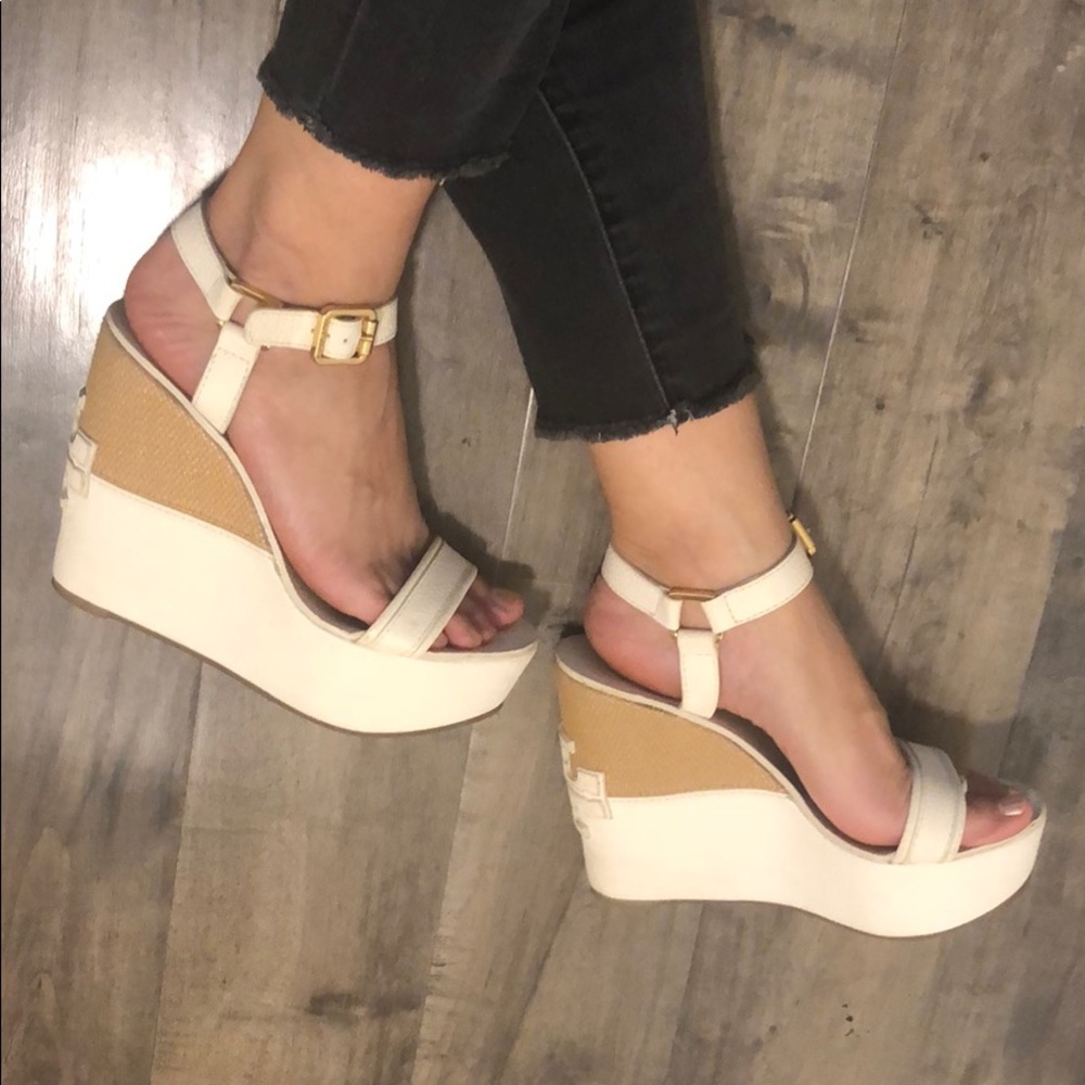 Tory Burch Carlee wedge 7.5